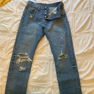 distressed levi jeans